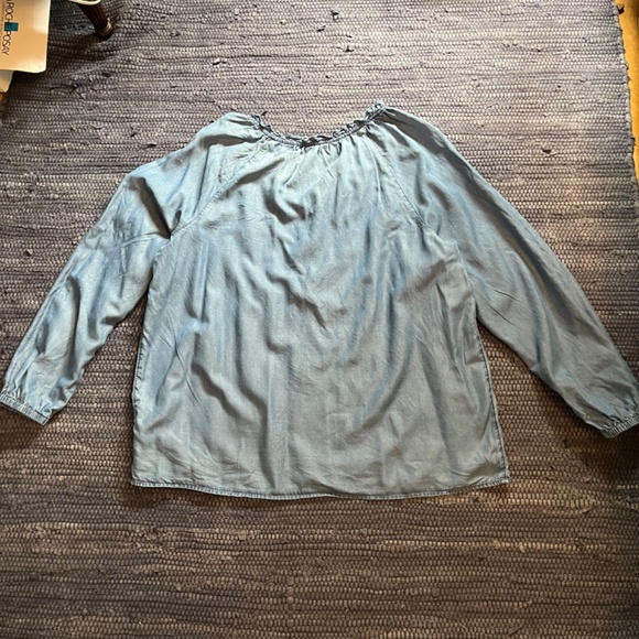 J.Jill Denim Chambray Peasant Shirt. Large - Picture 7 of 11